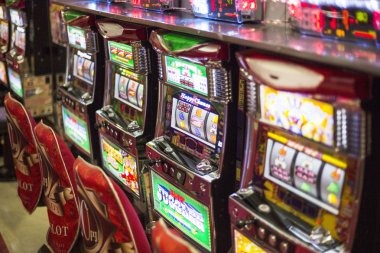 lv4d live Capsa Banting table with dealer, cards, and players in HD broadcast